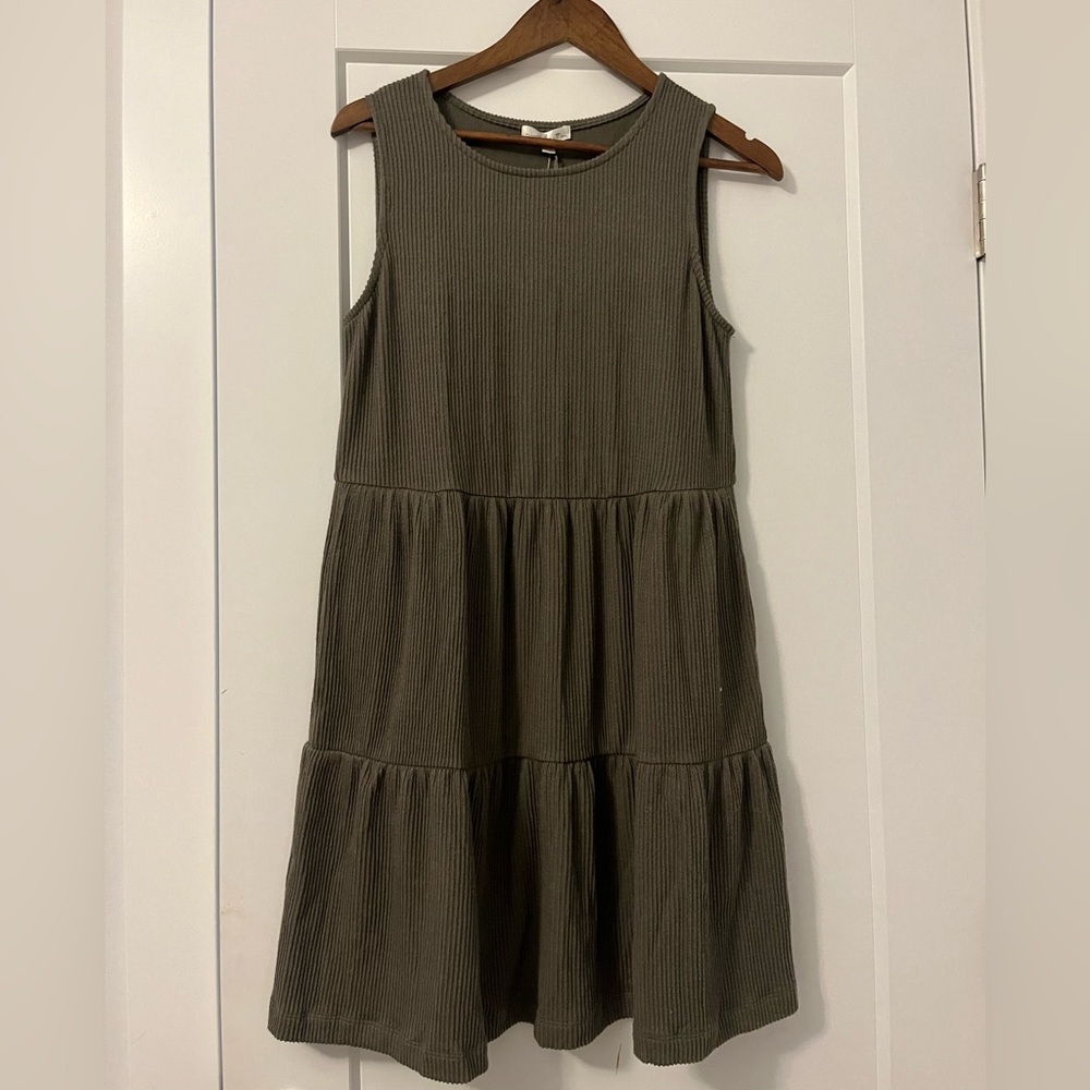 Nine Britton Sleeveless Olive Green Tiered Midi Dress